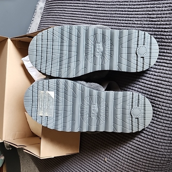 NWT Ugg Super Fluff Slippers - Picture 4 of 4